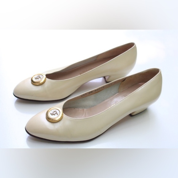 Vintage Salvatore Ferragamo low heels - Picture 2 of 13